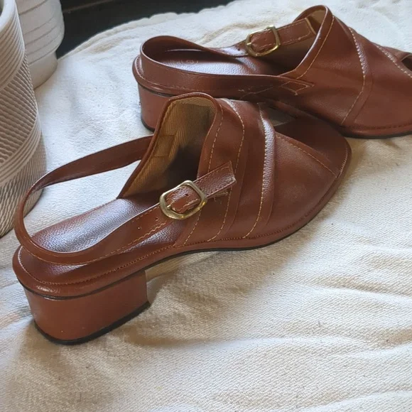 Sandals - Picture 3 of 4